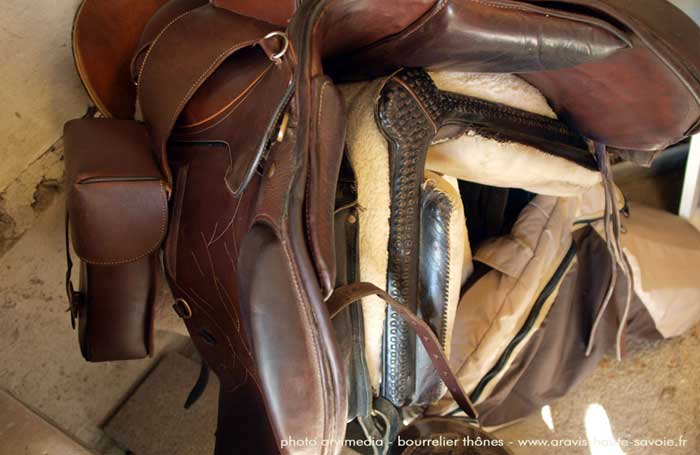 Artisan sellier Grand Bornand Haute Savoie Artisan sellier réparation, restauration, remise en état de selles travail soigné
