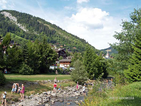 Place du village spectacle fête de noël