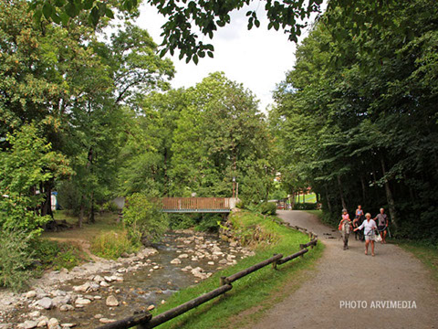 Place du village spectacle fête de noël