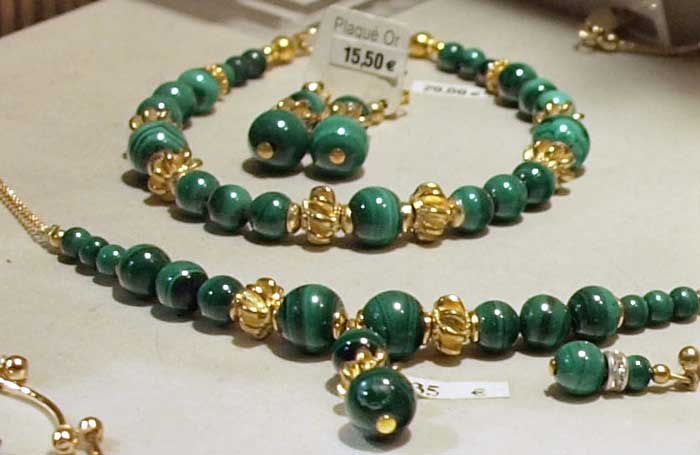collier bracelet Malachite Collier boucles d'oreilles bracelet bijoux en Malachite bijouterie Grand Bornand