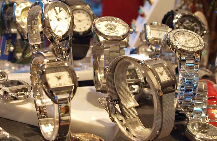 boutique de montres le Grand Bornand une large de montres pour tous les goût idée cadeaux à gogo
