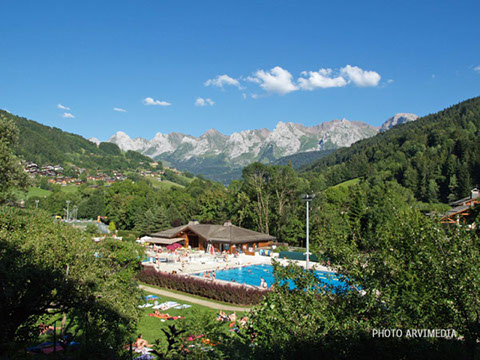 Place du village spectacle fête de noël