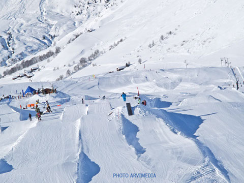 Place du village spectacle fête de noël